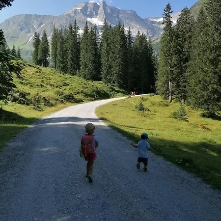 Claudia 6 By Smr - Inc And Near Gondola 劳里斯